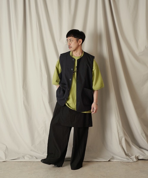 Aphlotus(アプロタス)の「アウトポケット クルーネックベスト(ベスト・メンズ・ブラック/オートミール・MEDIUM/LARGE)」の21枚目の写真