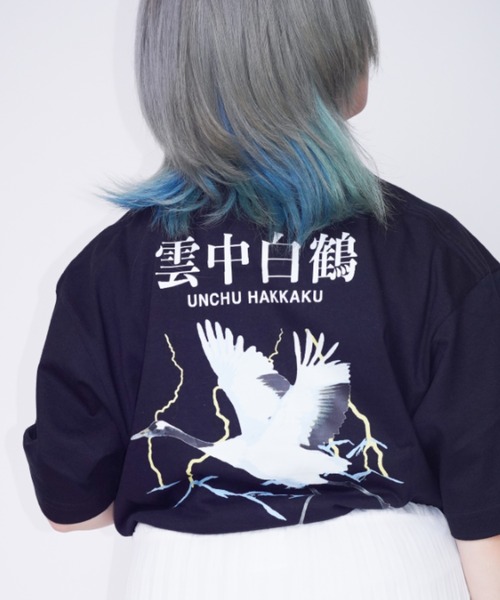 Bling Leads(ブリングリーズ)の「Z)【BLINGLEADS】 424418 和柄シリーズ PRINT SS T 鶴(Tシャツ/カットソー・メンズ・ホワイト/ブラック・LARGE/MEDIUM)」の1枚目の写真