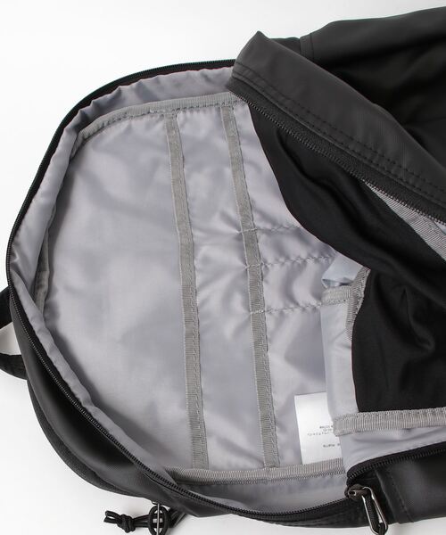 Columbia(コロンビア)の「コロンビア【Columbia】高機能デイパック 25L(ショルダーバッグ・メンズ・ブラック×ホワイト/ブラック・フリ-)」の5枚目の写真