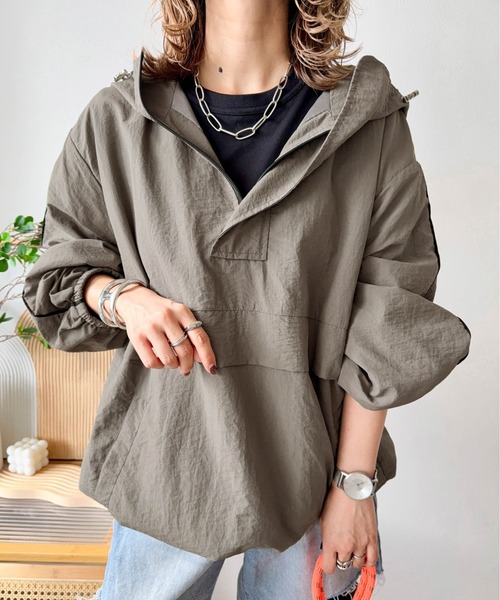 AMELY(エミリー)の「《emaさん&Erikaさんコラボ》 アノラックパーカー【撥水加工・選べる2タイプ】(パーカー・レディース・ブラック/ネイビー/ブラウン/アイボリー/ブラック系1/ブラウン系1/アイボリー系1/ネイビー系1/グレー系/グレー系1・フリー)」の4枚目の写真