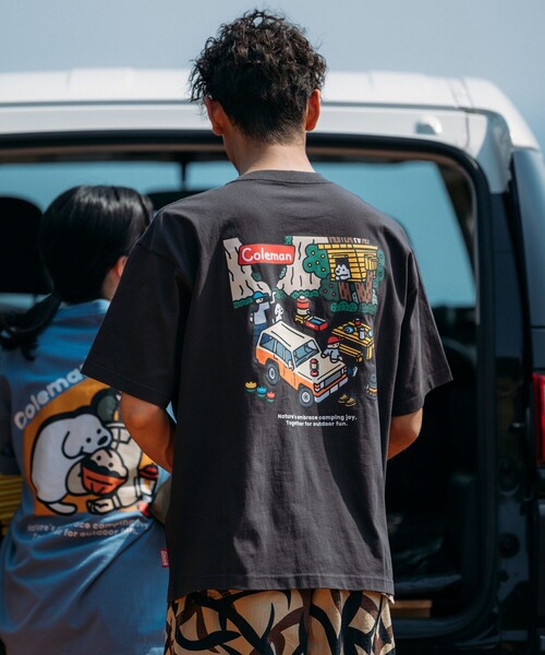 COLEMAN(コールマン)の「Coleman/コールマン Coleman×matsui×FREAK'S STORE 別注 コールマン matsui rocky camping SS TEE バックプリント 半袖T(Tシャツ/カットソー・メンズ・ホワイト/ライトグレー/チャコールグレー/サックスブルー・SMALL/LARGE/MEDIUM)」の2枚目の写真
