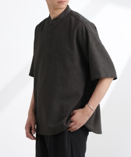 NANO universe(ナノユニバース)の「テックリネンバンドカラープルオーバーシャツ 半袖(シャツ/ブラウス・メンズ・ホワイト/ネイビー/ブラウン/チャコール・S/M/L/XL)」の3枚目の写真