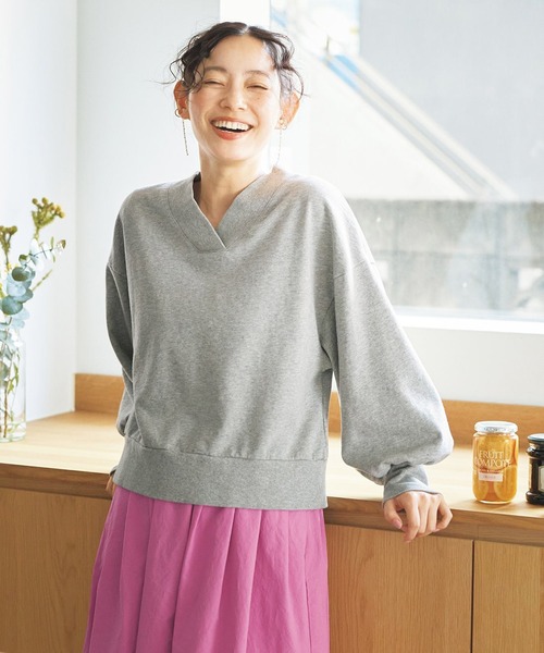 and myera（アンド マイラ）の「ａｎｄ　ｍｙｅｒａ　ちょこっとみじか丈トレーナー（スウェット・レディース・ブラック/アイボリー/グレー・L/M/S/LL）」の3枚目の写真