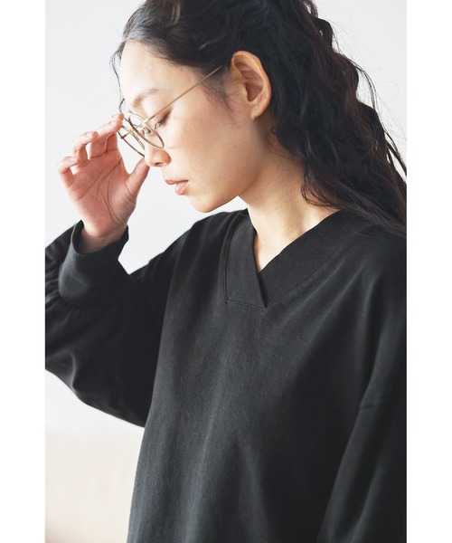 and myera（アンド マイラ）の「ａｎｄ　ｍｙｅｒａ　ちょこっとみじか丈トレーナー（スウェット・レディース・ブラック/アイボリー/グレー・L/M/S/LL）」の11枚目の写真