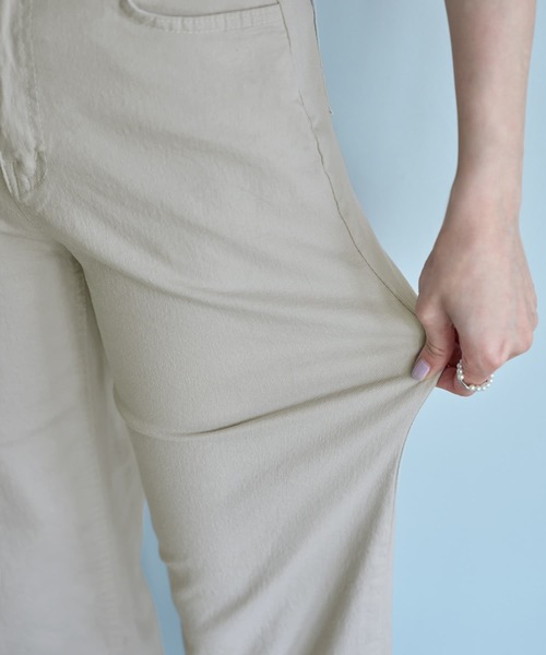 STYLE DELI（スタイルデリ）の「ウエストにゴム内蔵のストレッチコットンストレートパンツ（その他パンツ・レディース・ホワイト/グレイッシュベージュ・LARGE/SMALL/MEDIUM）」の16枚目の写真