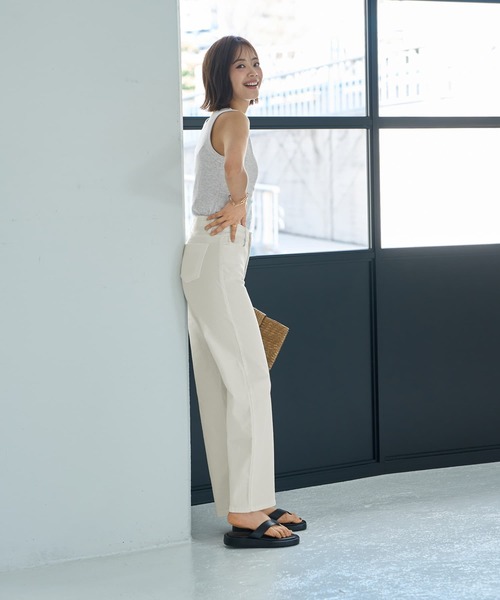 STYLE DELI（スタイルデリ）の「ウエストにゴム内蔵のストレッチコットンストレートパンツ（その他パンツ・レディース・ホワイト/グレイッシュベージュ・LARGE/SMALL/MEDIUM）」の10枚目の写真