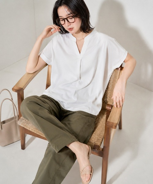 NAVY(ネイビー)の「nAvy SARARI スキッパープルオーバー(Tシャツ/カットソー・レディース・オフホワイト/チャコールグレー/ブラック/ライトオリーブ/モカ・M/L)」の1枚目の写真