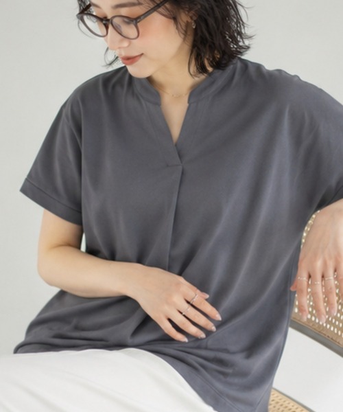 NAVY(ネイビー)の「nAvy SARARI スキッパープルオーバー(Tシャツ/カットソー・レディース・オフホワイト/チャコールグレー/ブラック/ライトオリーブ/モカ・M/L)」の3枚目の写真