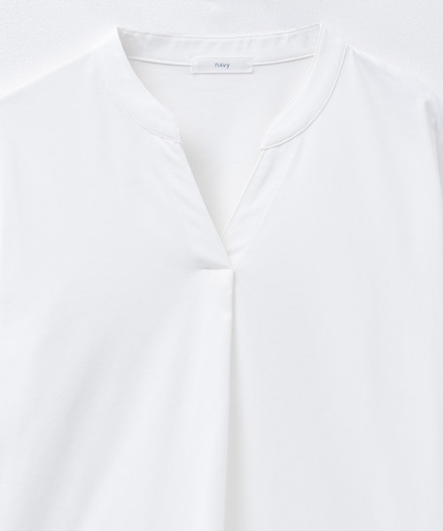 NAVY(ネイビー)の「nAvy SARARI スキッパープルオーバー(Tシャツ/カットソー・レディース・オフホワイト/チャコールグレー/ブラック/ライトオリーブ/モカ・M/L)」の6枚目の写真
