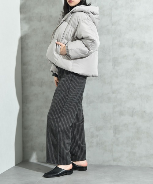 INTERPLANET（インタープラネット）の「プリーツレイヤーフードピュアダウン（ダウンジャケット/コート・レディース・ライトベージュ/ブラック/グレー・FREE）」の17枚目の写真