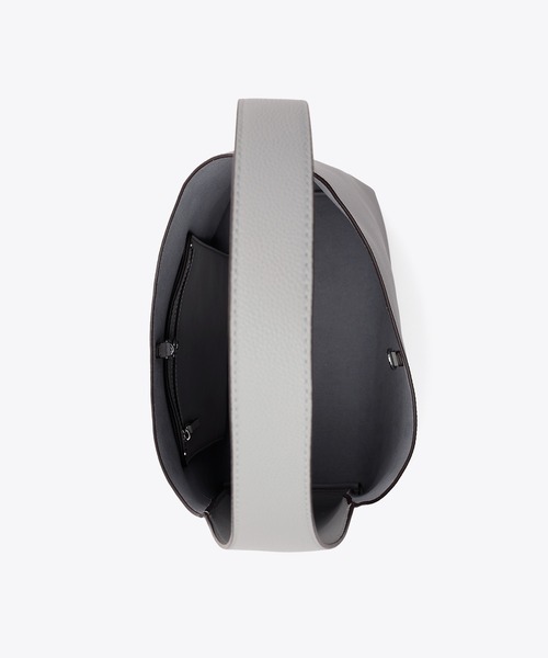 TORY BURCH（トリーバーチ）の「ロミー ホーボーバッグ（トートバッグ・レディース・ライトグレー/モカ/グレイッシュベージュ・ONE SIZE）」の6枚目の写真