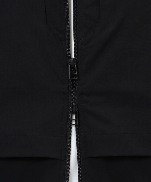 COMME CA ISM（コムサイズム）の「「Daily TECH Series」 クイックドライ ベンチレーションジップベスト（ベスト・メンズ・チャコール/ブラック・MEDIUM/LARGE）」の9枚目の写真