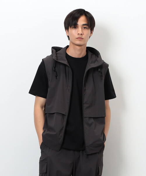 COMME CA ISM（コムサイズム）の「「Daily TECH Series」 クイックドライ ベンチレーションジップベスト（ベスト・メンズ・チャコール/ブラック・MEDIUM/LARGE）」の3枚目の写真