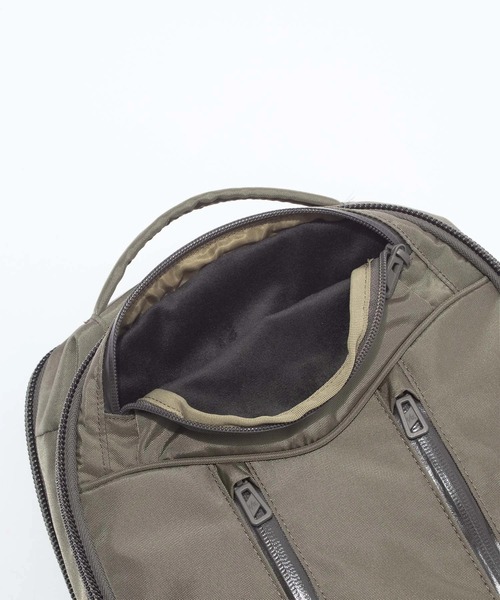 F/CE. (エフシーイー)の「F/CE./エフシーイー 420 re/cor DAYTRIP BP 32L(バックパック/リュック・メンズ・ブラック/セージグリーン・FREE)」の7枚目の写真