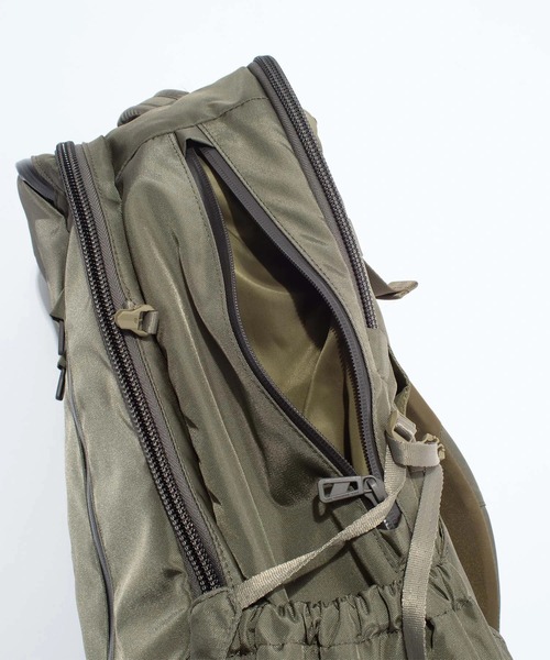 F/CE. (エフシーイー)の「F/CE./エフシーイー 420 re/cor DAYTRIP BP 32L(バックパック/リュック・メンズ・ブラック/セージグリーン・FREE)」の12枚目の写真