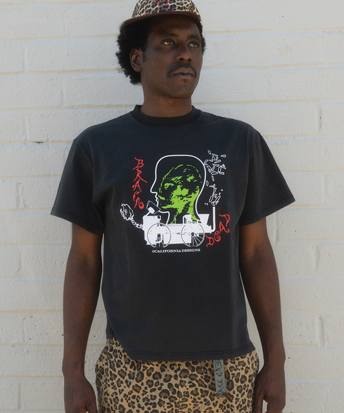 BRAIN DEAD（ブレインデット）の「BRAIN DEAD / ブレインデッド ALIEN TRACTOR T-SHIRT（Tシャツ/カットソー・メンズ・ブラック・MEDIUM/LARGE/X-LARGE）」の2枚目の写真