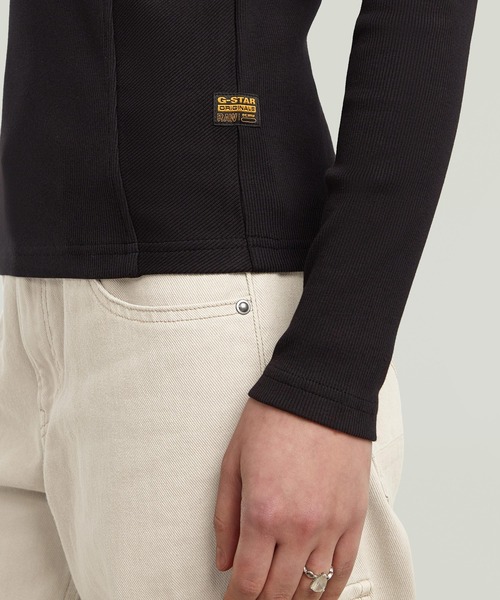 G-STAR（ジースター）の「A-Line Slim Rib Mock T-Shirt/フロントシームデザインスリムリブモックネックTシャツ（Tシャツ/カットソー・レディース・オフホワイト/ダークブラック・SMALL/MEDIUM/X-SMALL）」の13枚目の写真