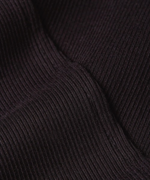 G-STAR（ジースター）の「A-Line Slim Rib Mock T-Shirt/フロントシームデザインスリムリブモックネックTシャツ（Tシャツ/カットソー・レディース・オフホワイト/ダークブラック・SMALL/MEDIUM/X-SMALL）」の11枚目の写真