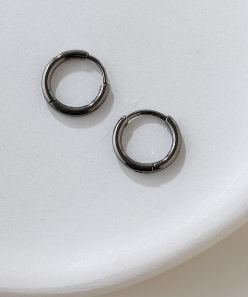 MAISON BREEZE（メゾンブリーズ）の「【MAISON BREEZE】ピアス ステンレス 細幅 丸甲 直径1.1cm ミニ シンプル ワンタッチ フープピアス　OSWY（ピアス（両耳用）・レディース・ブラック/シルバー/ゴールド・FREE）」の16枚目の写真