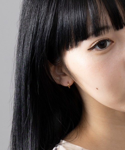 MAISON BREEZE（メゾンブリーズ）の「【MAISON BREEZE】ピアス ステンレス 細幅 丸甲 直径1.1cm ミニ シンプル ワンタッチ フープピアス　OSWY（ピアス（両耳用）・レディース・ブラック/シルバー/ゴールド・FREE）」の14枚目の写真