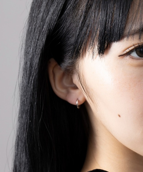 MAISON BREEZE（メゾンブリーズ）の「【MAISON BREEZE】ピアス ステンレス 細幅 丸甲 直径1.1cm ミニ シンプル ワンタッチ フープピアス　OSWY（ピアス（両耳用）・レディース・ブラック/シルバー/ゴールド・FREE）」の7枚目の写真