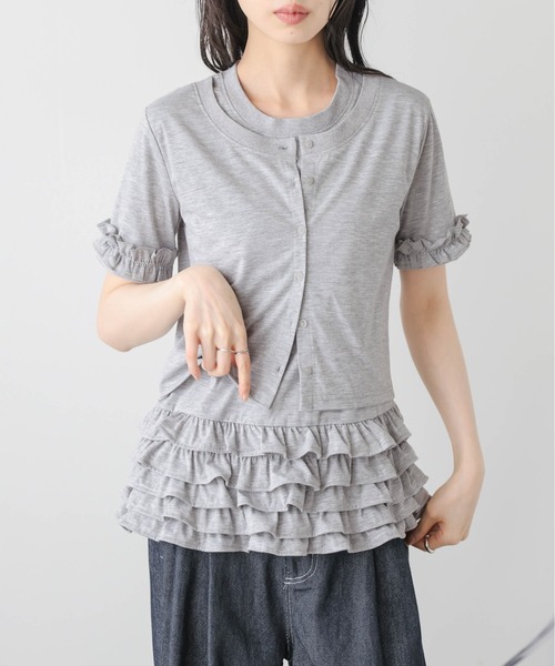 AMELY(エミリー)の「ティアードフリル ドッキングトップス(シャツ/ブラウス・レディース・ブラック/グレー/チャコール・フリー)」の3枚目の写真