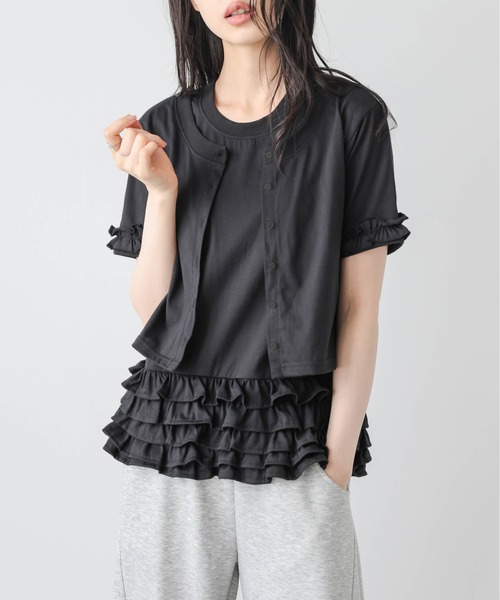 AMELY(エミリー)の「ティアードフリル ドッキングトップス(シャツ/ブラウス・レディース・ブラック/グレー/チャコール・フリー)」の2枚目の写真
