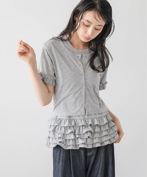 AMELY(エミリー)の「ティアードフリル ドッキングトップス(シャツ/ブラウス・レディース・ブラック/グレー/チャコール・フリー)」の4枚目の写真