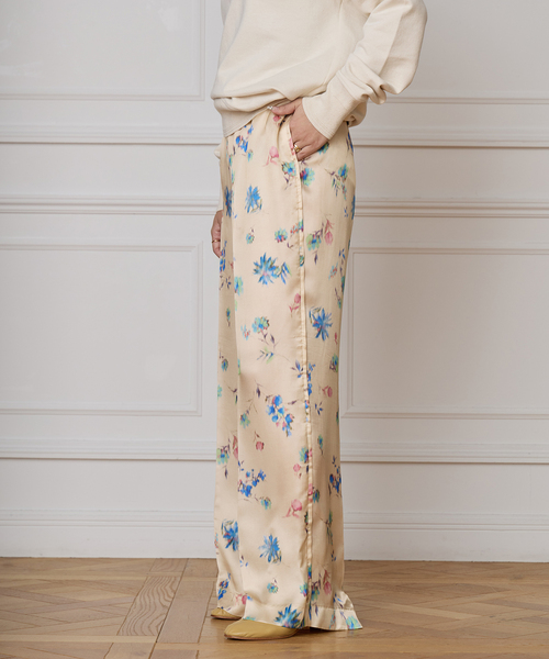 IENA LA BOUCLE（イエナラブークル）の「IENA LA BOUCLE ボタニカルプリントイージーパンツ（その他パンツ・レディース・ベージュ系その他・36/38）」の2枚目の写真