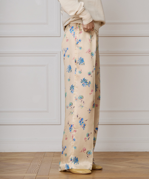 IENA LA BOUCLE（イエナラブークル）の「IENA LA BOUCLE ボタニカルプリントイージーパンツ（その他パンツ・レディース・ベージュ系その他・36/38）」の4枚目の写真