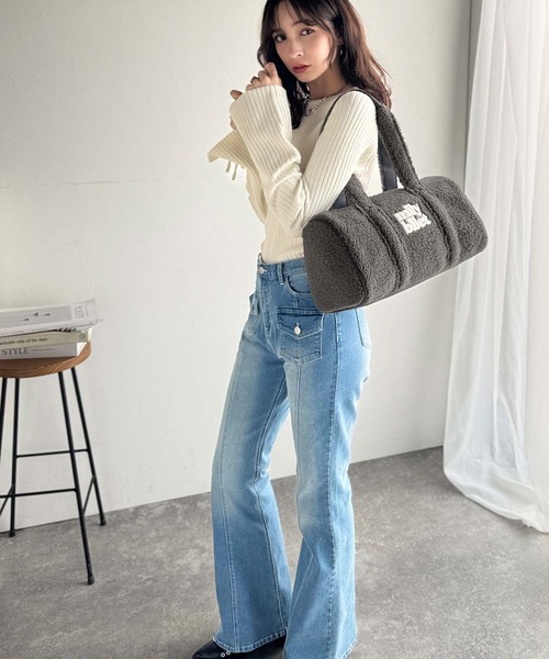 mily bilet(ミウィビレット)の「【mily bilet】ふわもこ感がたまらない主役バッグ♪ロゴ刺繍ボアボストンバッグ(ハンドバッグ・レディース・チャコールグレー/ブラック/ブラウン/ベージュ・ONE SIZE)」の11枚目の写真