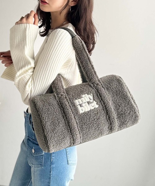 mily bilet(ミウィビレット)の「【mily bilet】ふわもこ感がたまらない主役バッグ♪ロゴ刺繍ボアボストンバッグ(ハンドバッグ・レディース・チャコールグレー/ブラック/ブラウン/ベージュ・ONE SIZE)」の12枚目の写真