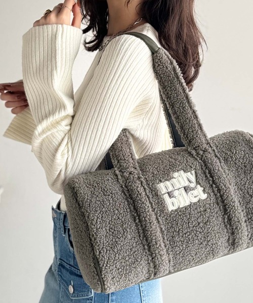 mily bilet(ミウィビレット)の「【mily bilet】ふわもこ感がたまらない主役バッグ♪ロゴ刺繍ボアボストンバッグ(ハンドバッグ・レディース・チャコールグレー/ブラック/ブラウン/ベージュ・ONE SIZE)」の14枚目の写真