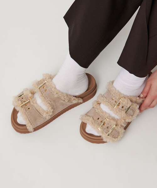 UNITED ARROWS（ユナイテッドアローズ）の「フェイクファー 2ライン スタッズ サンダル（サンダル・レディース・ブラック/ベージュ・35/36/37/38）」の3枚目の写真