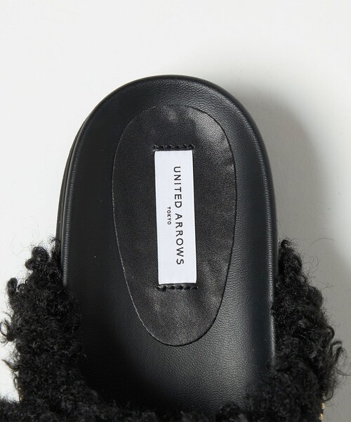 UNITED ARROWS（ユナイテッドアローズ）の「フェイクファー 2ライン スタッズ サンダル（サンダル・レディース・ブラック/ベージュ・35/36/37/38）」の15枚目の写真