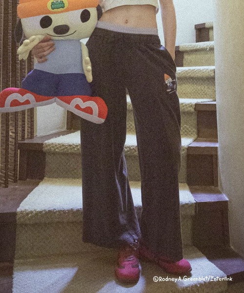 FOREVER 21（フォーエバー トゥエンティーワン）の「【パラッパラッパー】スウェットパンツ（スウェットパンツ・レディース・ブラック/グレー・SMALL/MEDIUM）」の2枚目の写真