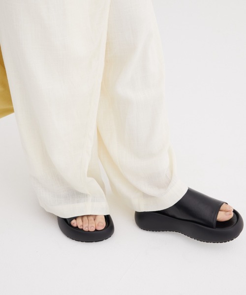 FUULLY STUDIO（フーリィーステューディオ）の「ボリュームソールサンダル（サンダル・レディース・ブラック・SMALL/MEDIUM/LARGE）」の3枚目の写真