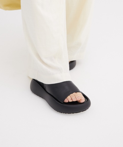 FUULLY STUDIO（フーリィーステューディオ）の「ボリュームソールサンダル（サンダル・レディース・ブラック・SMALL/MEDIUM/LARGE）」の5枚目の写真