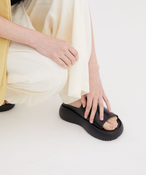FUULLY STUDIO（フーリィーステューディオ）の「ボリュームソールサンダル（サンダル・レディース・ブラック・SMALL/MEDIUM/LARGE）」の10枚目の写真