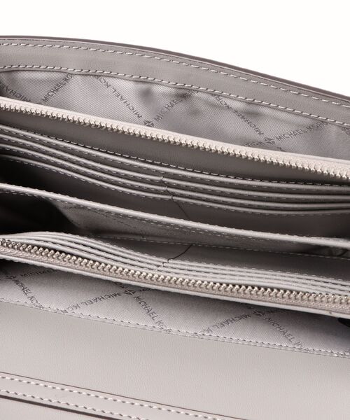 MICHAEL KORS(マイケルコース)の「JET SET ITEM LG ZA WALLET XBODY クロスボディ(ショルダーバッグ・レディース・グレー系・FREE)」の4枚目の写真