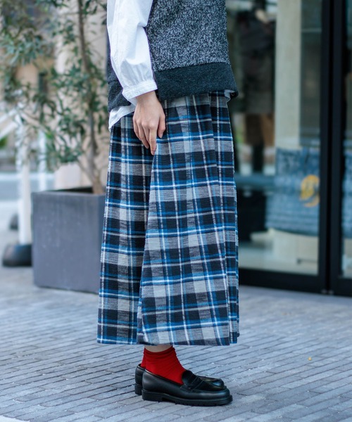 D.M.G.（ドミンゴ）の「[D.M.G. / ディーエムジー]スラブチェック起毛 タックフレアスカート（スカート・レディース・グレー系その他・FREE）」の4枚目の写真