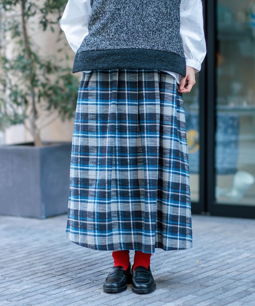 D.M.G.（ドミンゴ）の「[D.M.G. / ディーエムジー]スラブチェック起毛 タックフレアスカート（スカート・レディース・グレー系その他・FREE）」の2枚目の写真