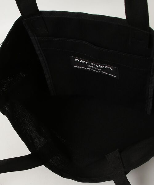 MEDICOM TOY（メディコムトイ）の「MLE 坂本龍一 「音楽図鑑」 TOTE BAG（トートバッグ・メンズ・ブラック・FREE）」の5枚目の写真