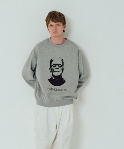 ADAM PATEK(アダムパテック)の「【ADAMPATEK/アダムパテック】Frankenstein portrait crewneck スウェット(スウェット・メンズ・ブラック/グレー・1/2)」の2枚目の写真