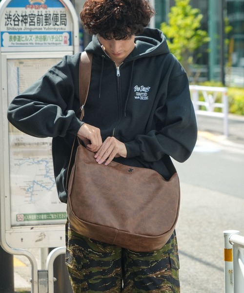 BEVERLY HILLS POLO CLUB（ビバリーヒルズポロクラブ）の「【BEVERLY HILLS POLO CLUB/ビバリーヒルズポロクラブ 】フェイクレザー ビッグショルダーバッグ（ショルダーバッグ・メンズ・ブラウン/ブラック・FREE）」の11枚目の写真