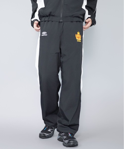 SPINNS（スピンズ）の「ナイロントラックパンツ/エンブレム刺繍ロゴ/配色切替/セットアップ対応（その他パンツ・メンズ・ホワイト/ブラック/ネイビー/グリーン/ワイン・ONESIZE）」の15枚目の写真