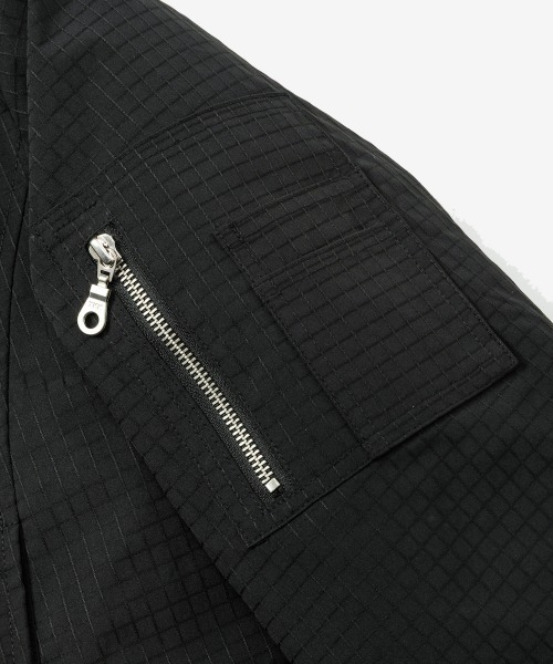 rehacer(レアセル)の「rehacer : Tactical Collarless Jacket / タクティカル カラーレス ジャケット(MA-1・メンズ・ネイビー/ブラック・LARGE/MEDIUM/SMALL)」の14枚目の写真