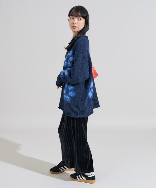 FREAK'S STORE(フリークスストア)の「花柄ジャガード ニットプルオーバー/フラワー柄ニット(ニット/セーター・レディース・ネイビー/ベージュ・フリ-)」の22枚目の写真
