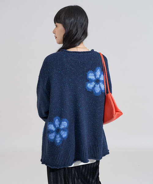 FREAK'S STORE(フリークスストア)の「花柄ジャガード ニットプルオーバー/フラワー柄ニット(ニット/セーター・レディース・ネイビー/ベージュ・フリ-)」の21枚目の写真