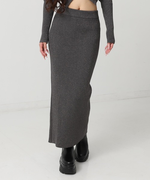 ANAP（アナップ）の「ラメニット バックスリット ナロースカート（スカート・レディース・ライトグレー/ブラウン/ダークグレー・F）」の2枚目の写真